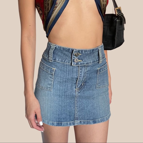 πWardrobe staple mini denim skirtπ - Picture 2 of 4